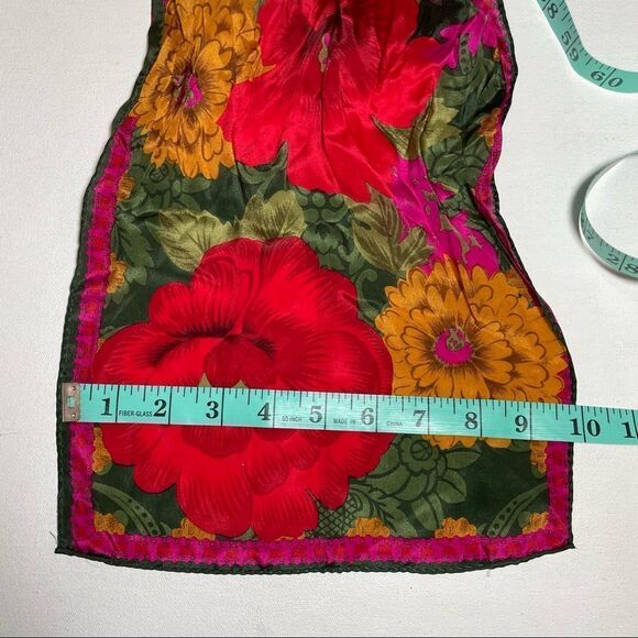 Lucious Floral Silk scarf Mint Vintage roses dahlias Mums reds greens fuschias - Picture 8 of 9